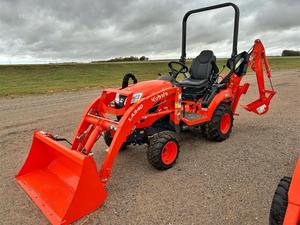 Mini tractor Kubota BX23S Tractor DE RUEDAS 4x4 con cargador Retroexcavadora Refrigerado por líquido Tractor de jardín de 3 cilindros - Product Image 4