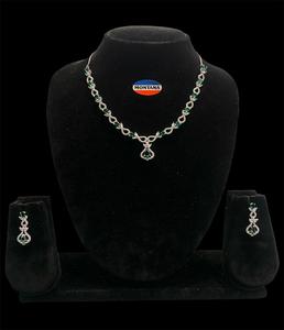 Ensemble de bijoux de mariée en cristal de luxe goutte d'eau pour les femmes de mariage élégant déclaration collier et boucles d'oreilles pour la mariée - Product Image 5