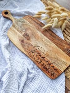 Tabla de Servir de Madera Grabada con el Mensaje 'Ramadán Mubarak', Plato de Madera Natural Hecho a Mano, Elegante Decoración de Cocina Islámica, Regalo - Product Image 5
