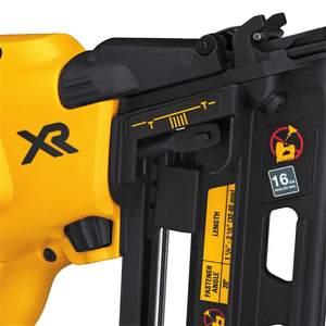 Kit de cloueur sans fil 16 Ga 2-1/2 pouces au lithium-ion avec source d'alimentation à batterie inclinée à 20 degrés - Product Image 1