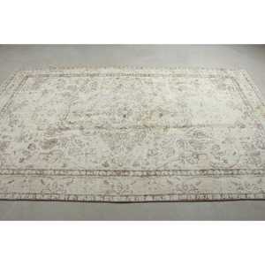 Tapis turc vintage 5,5x9 pieds (168x273 cm), tapis en laine à bordure blanche - Product Image 3