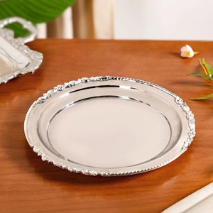 ถาดเสิร์ฟโลหะชุบสีเงินทรงกลมพร้อมขอบดอกไม้สำหรับงานปาร์ตี้ในบ้านโรงแรม - Product Image 1