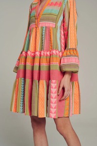 Recién llegado, Vestido tipo túnica con mangas acampanadas para mujer, hermoso color, tejido en V, detalles intrincados texturizados para una elegancia informal - Product Image 3