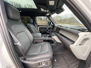 Land Rover Defender 2023 en parfait état - Product Image 2