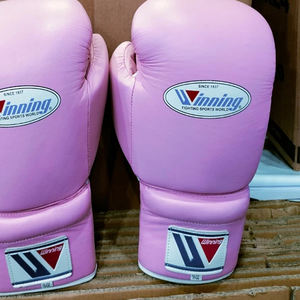 Nouveaux gants de boxe gagnants de haute qualité personnalisés en cuir de vachette d'origine également avec logo personnalisé et toutes les couleurs et oz disponibles - Product Image 6