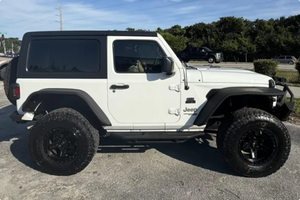 LISTO PARA CONDUCIR - USADO, VOLANTE A LA IZQUIERDA |   CONDUCCIÓN DERECHA |   JEEPPP WRANGLERRR SPORT 2019 - Product Image 2