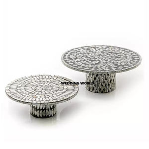 Juego de forma redonda de dos soportes de pastel de madera de calidad superior hechos a mano de diferentes tamaños y colores Soporte de pastel de madera de diseñador elegante - Product Image 1