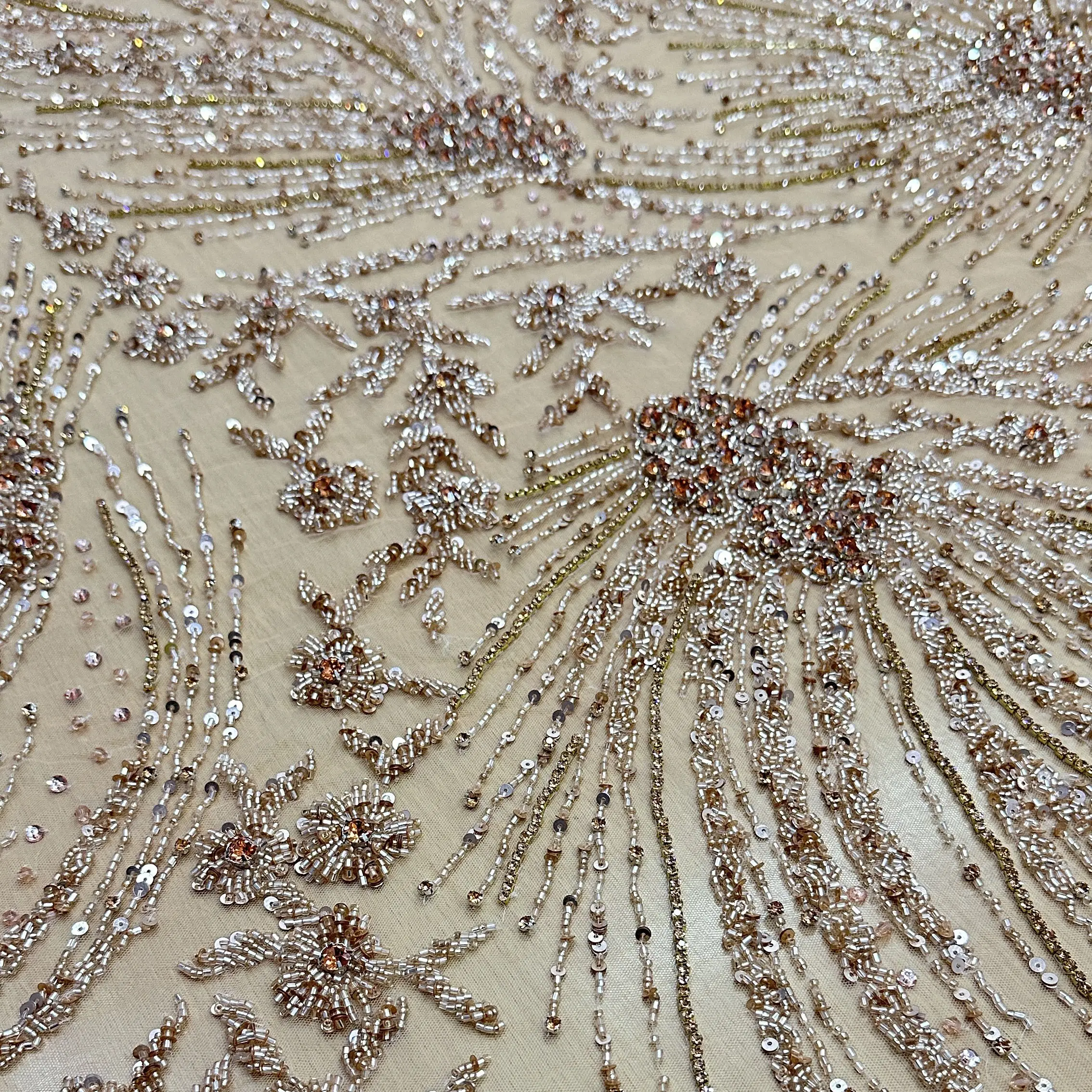 Schlussverkauf 2024 Kristall Luxus schwere Perlen Rose Gold Perlen vollständiges Design von schwerem Kristall Netz Hochzeit Spitze benutzerdefinierter Stoff