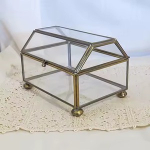 Cajas de Regalo de Joyería de Metal Decorativas con Forma de Cabaña y Vidrio, Última Novedad - Product Image 1