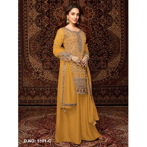 Hermoso Conjunto Tradicional de Fiesta con Bordado Pesado y Lentejuelas de 3mm - Nuevo Kurti de Seda Maruti Fashion de la India - Product Image 1