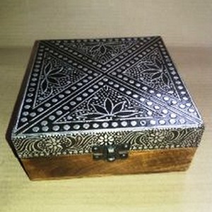 กล่องไม้สีขาวขนาดเล็กพร้อมฝา10x10x5ซม. 1ของขวัญและงานฝีมือกล่องไม้ป้ายติดผนังผลิตในอินเดีย - Product Image 2