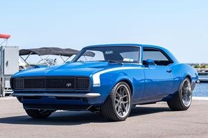 Chevrolet Camaro 1968 d'occasion en excellent état, restaurée et modifiée par Petty's Garage pour Mahle, moteur V8 LS 427ci, boîte manuelle 5 vitesses - Product Image 1