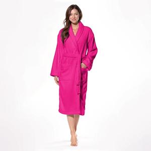 Peignoir d'hôtel de luxe unisexe Micro pyjama d'hiver personnalisé pour femmes Robes épaisses avec logo avant et capuche pour le printemps - Product Image 1