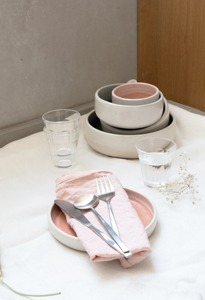 Cuillère ronde en acier inoxydable argentée moderne pour table à manger, cuisine servant des soupes, des desserts, du café et des repas de tous les jours - Product Image 5