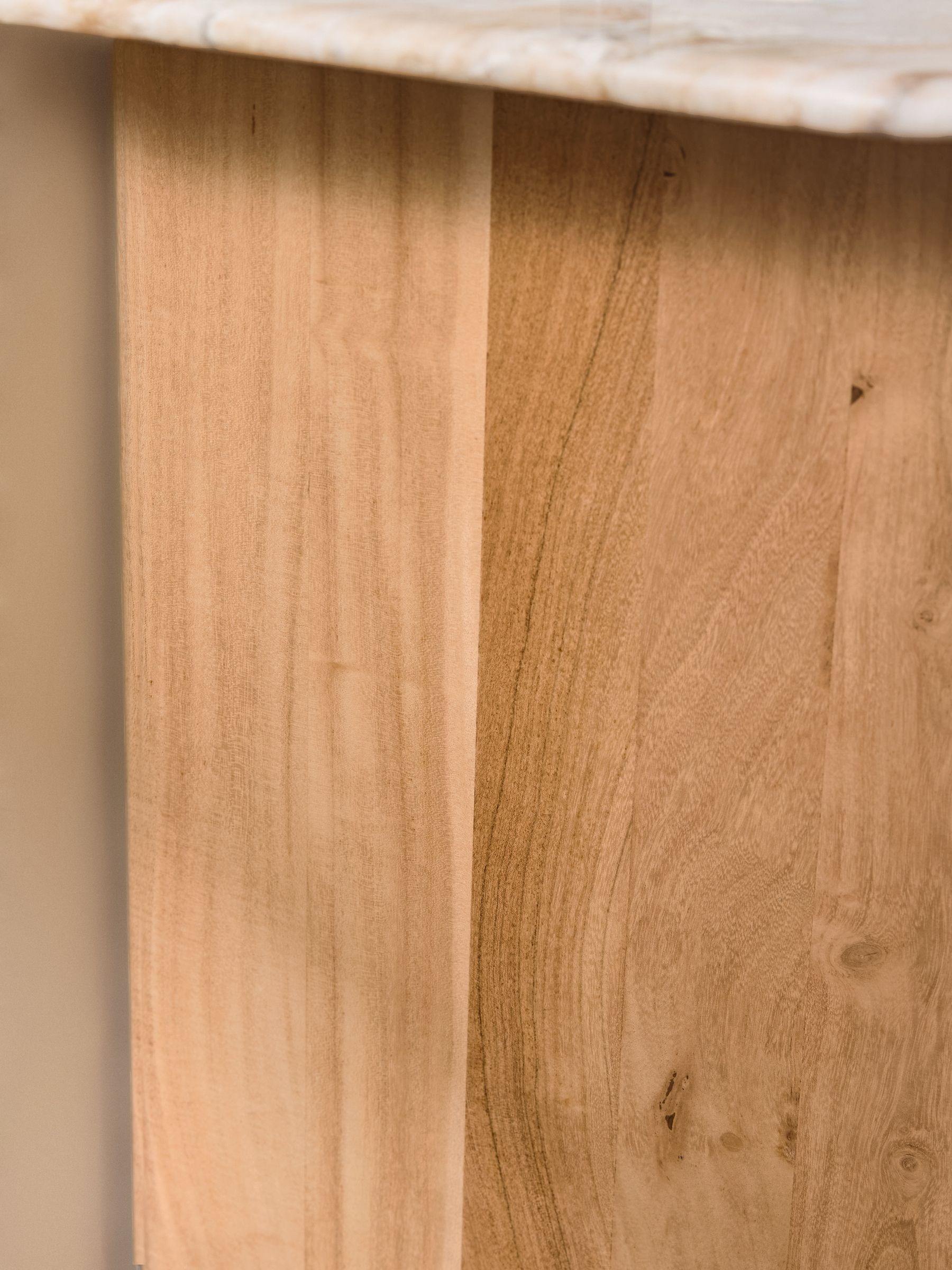 Acacia Natural, White marble top