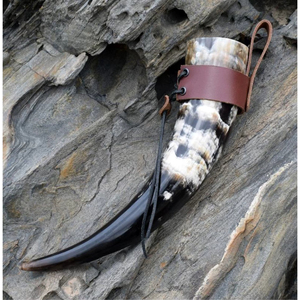 Cuerno para beber vikingo pulido ecológico natural con soporte de cuero Feng Shui - Product Image 1