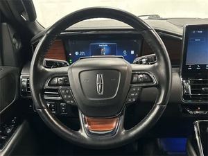 รถ SUV ปี 2024 Infinite Black Metallic Clearcoat L - Navigator Reserve 4WD 3.5L V6 440 แรงม้า 7 ที่นั่ง สภาพดี ราคาคุ้มค่า - Product Image 2