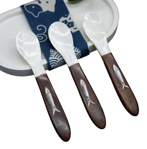 Cuchara de Lujo con Mango de Madera y Logotipo, Hecha a Mano con Nácar Pulido, para Caviar, Cafeterías, Hoteles y Restaurantes, Fábrica en Vietnam - Product Image 2