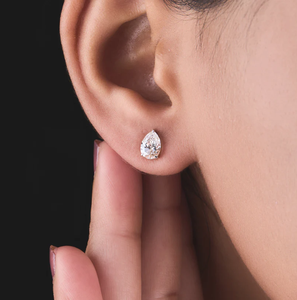 Boucles d'oreilles en diamant en forme de poire rayonnante avec une brillance époustouflante, idéales pour les tenues de soirée ou les bijoux de mariée d'Inde - Product Image 5