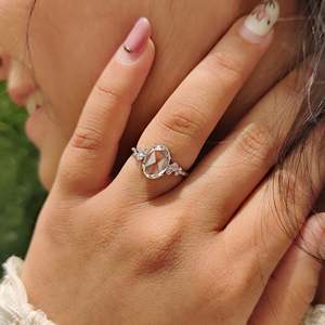 Bague de fiançailles ovale en diamant taille rose avec sertissage en grappe - Product Image 5