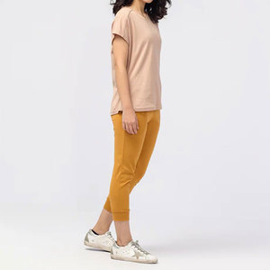 Meilleur t-shirt femme de haute qualité avec étiquette personnalisée T-shirt surdimensionné à épaules tombantes pour femmes T-shirt en coton épais - Product Image 3