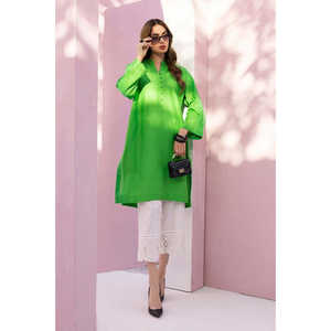 Chemise en polyester vert teint Dobby pour femme, style quotidien simple et tendance, logo tissé, tissu tricoté, tailles XS-XL, pour le travail en automne - Product Image 3