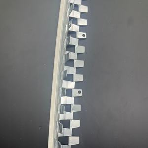 Profilé d'angle galvanisé monocouche avec nez en PVC, protections d'angle galvanisées et plâtre - Product Image 1