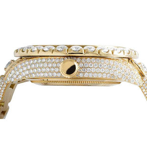 Reloj mecánico para hombre con cierre oculto hecho de acero inoxidable y diamante de moissanita que le da un estilo único con claridad VVS - Product Image 5