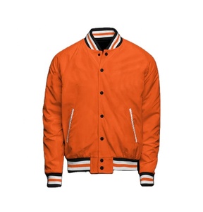 Blouson de baseball en satin personnalisé pour hommes Style universitaire universitaire avec nom et numéro d'équipe brodés sur le devant pour l'hiver - Product Image 1