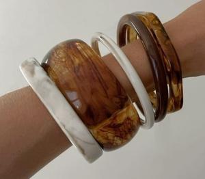 Brazaletes de Resina de Moda Premium para Mujer, Ajuste Cómodo, Ligeros, Impermeables, Colores Personalizados para Uso Diario y Festivo - Product Image 2