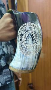 Taza/jarra de cuerno tallado de estilo religioso vikingo - Product Image 2