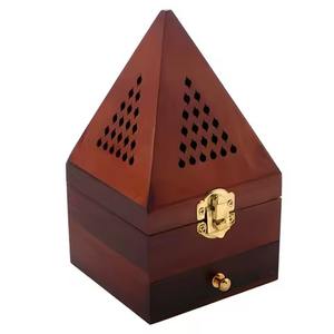 Brûleur d'encens de style arabe moderne pour la décoration de la maison, en bois avec gravure en laiton, brûleur d'encens pour la fragrance de la maison - Product Image 2