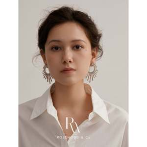 Pendientes de tuerca de oro con circonita blanca, diseño de rayos de sol y estrella metálica, estilo llamativo y moderno, joyería elegante para la oreja - Product Image 6