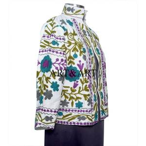 Chaqueta Acolchada Corta de Invierno para Mujer, Elegante, Transpirable y Ecológica, Bordada con Diseño Suzani Indio, de Secado Rápido, 100% Algodón - Product Image 6