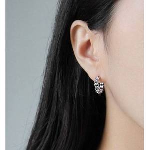 Orecchini Huggie 925 in argento Sterling A07 con Design floreale alla moda con perla opale in rodio placcato dotato di scatola a tema natalizio - Product Image 2