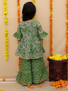 Costume élégant vert imprimé floral en coton Sharara Garara pour filles enfants vêtements ethniques indiens vêtements indiens à la mode - Product Image 4