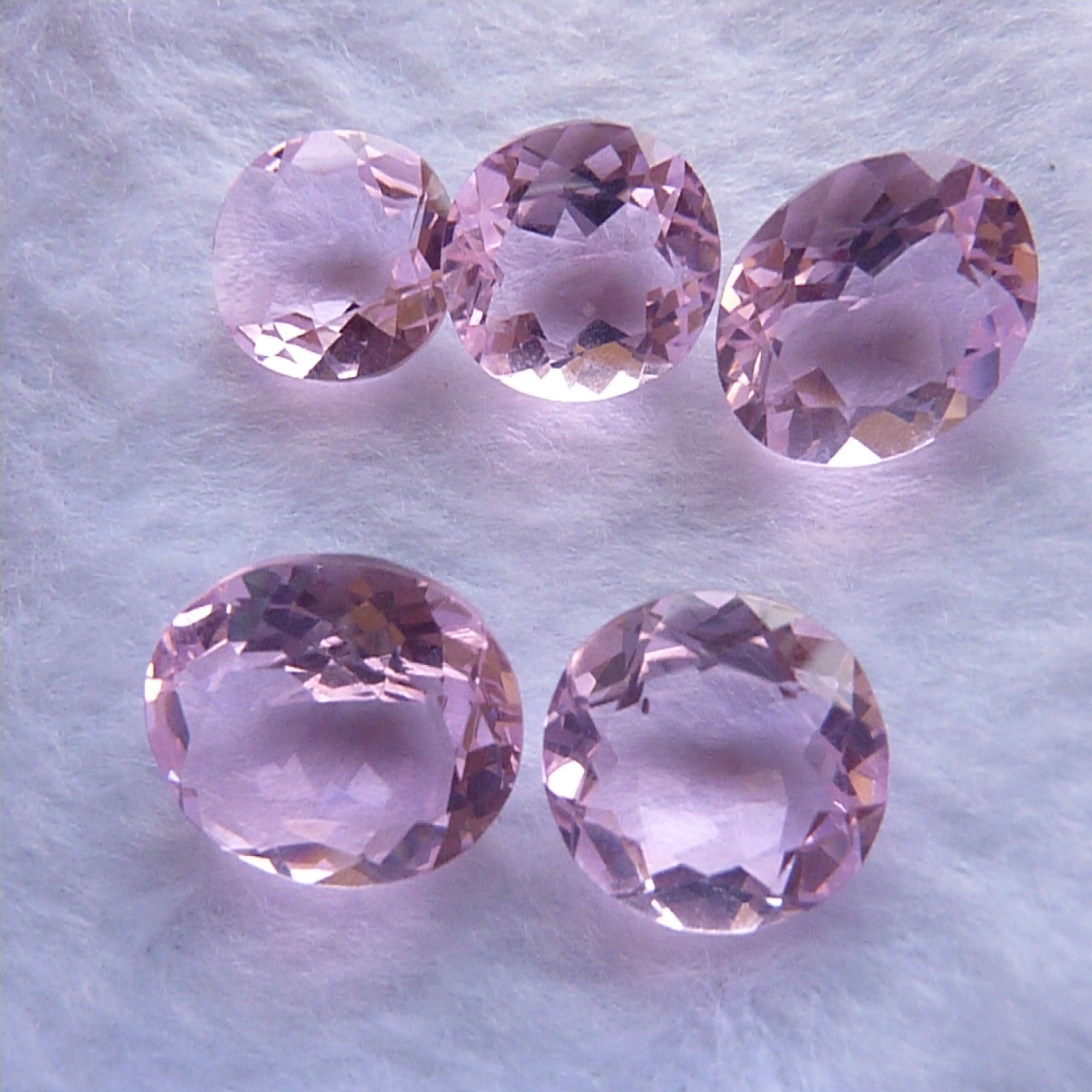 Kunzite naturelle Pierre précieuse couleur ton Forme mixte poli Cristaux clairs Fabrication de pierres précieuses Pierre de coupe libre