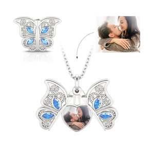 Collier personnalisé en argent sterling Jeulia avec pendentif cœur papillon ouvrable - Product Image 1