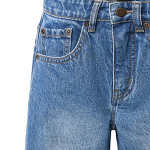 Pantalones vaqueros para niños con diseño moderno y cómodo, ajuste a la cintura, bolsillos laterales funcionales, estampado personalizado y presillas para cinturón, estilo casual. - Product Image 2
