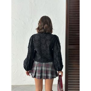 Blusas y Camisas para Mujer Topshow con Encaje Bordado y Detalle de Volantes, Disponibilidad al por Mayor - Product Image 3