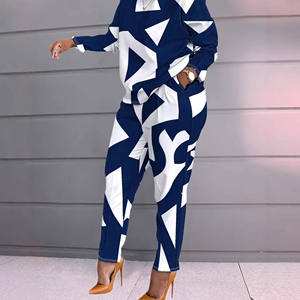 Ensemble de survêtement pour femme à capuche imprimé personnalisé, vente chaude 2025, décontracté, 2 pièces, couleur unie, respirant, séchage rapide, streetwear - Product Image 3