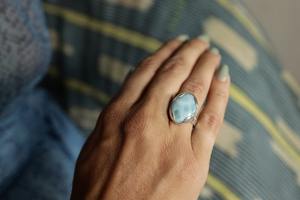 Anillo de Plata de Ley 925 con Piedras Preciosas MG-NU014 de Mehrajudin Gems, Estilo Vintage Hecho a Mano con Piedra Larimar Azul Natural - Product Image 6