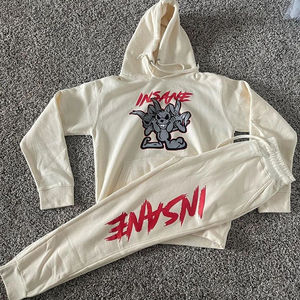 Ensemble sweat à capuche et jogger beige personnalisés avec survêtement polaire graphique et texte rouge imprimé unisexe streetwear tenue deux pièces - Product Image 6