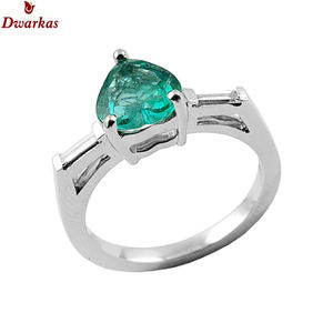 แหวนเงินแท้ 925 ประดับมรกต แหวนหมั้นผู้หญิง ประดับเพชรรูปหัวใจ สำหรับสาวๆ - Product Image 2