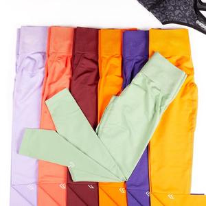 กางเกงเลกกิ้งออกกำลังกายไร้รอยต่อสำหรับผู้หญิง เอวสูง ยืดหยุ่น กระชับสะโพก แห้งเร็ว ระบายอากาศได้ดี เหมาะสำหรับออกกำลังกายและโยคะ - Product Image 6