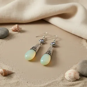 Boucles d'oreilles pendantes en argent 925 pour femmes, pierre précieuse verte, plaqué or, forme goutte d'eau avec perle et diamant pour les mariages et les fêtes - Product Image 2