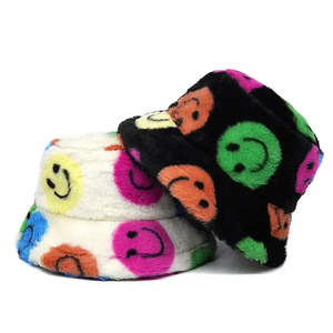Chapeaux Bob de Haute Qualité en Fausse Fourrure avec Emoticones Imprimés Personnalisés, Toile Éponge, Nœuds Brodés 3D et Motif Rayé - Product Image 1