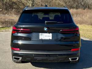 BMW X5 XDrive40i AWD 2024 Negro Ejecutivo Usado con Techo Solar, Arranque Remoto, Asientos de Cuero, Paquetes Premium y Deportivos, Volante a la Izquierda - Product Image 3