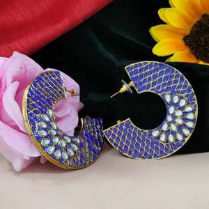 Pendientes de Moda Tradicionales Indios de Alta Calidad Vjoshijewels para Chicas, Colores Vibrantes, Intrincados Detalles en Meenakari, Kundan y Esmalte - Product Image 4