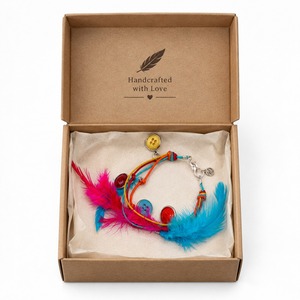 Bracelet en plumes style bohème avec boutons et plumes colorés, bijoux de style unisexe - Product Image 2